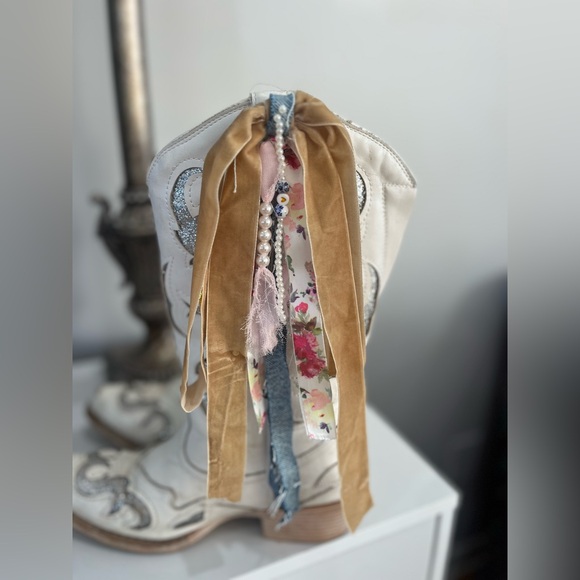 Colorful Boot Ribbons - Picture 2 of 7